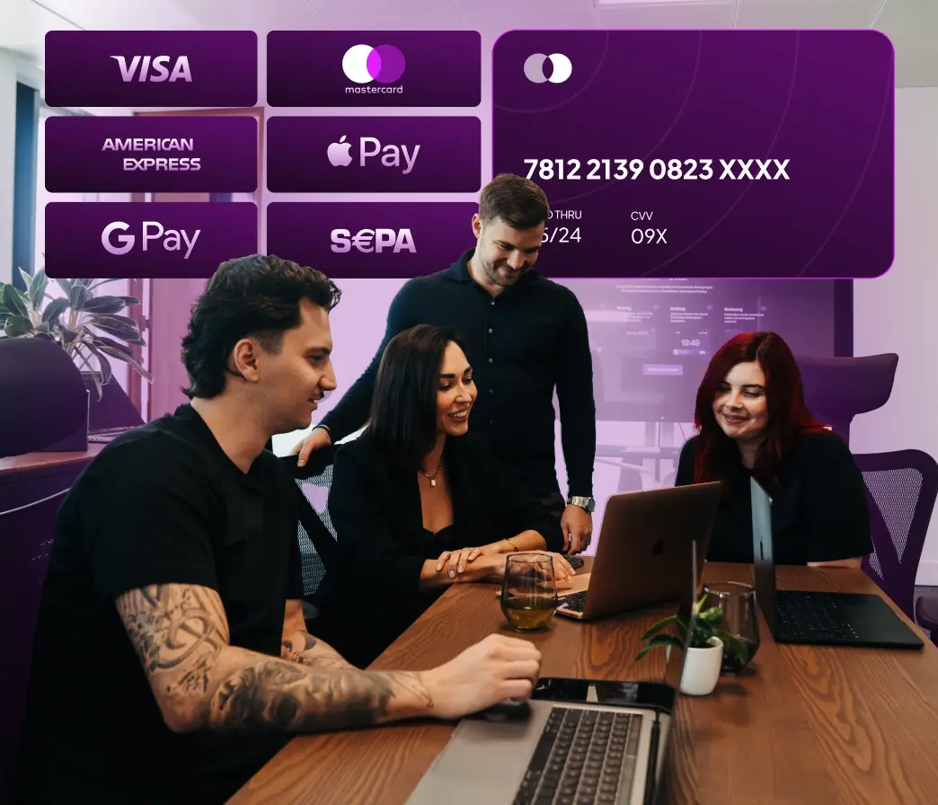 Team am Laptop, darüber Zahlungsmethoden Visa, Mastercard, Apple Pay, Google Pay und SEPA
